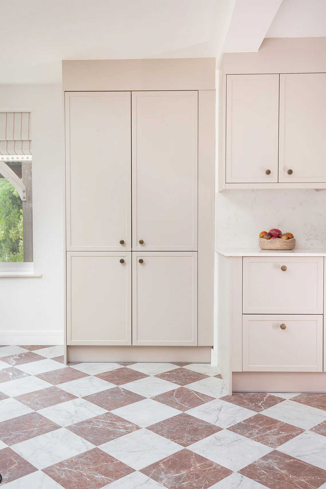 Chalfont Antiqued Red and White Marble Effect Chequerboard - Image 4