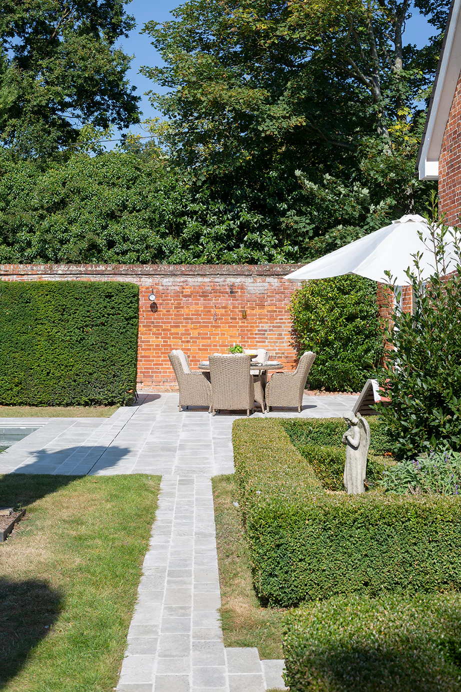 Clermont Gris® Aged Tumbled Limestone Cobbles - Image 4
