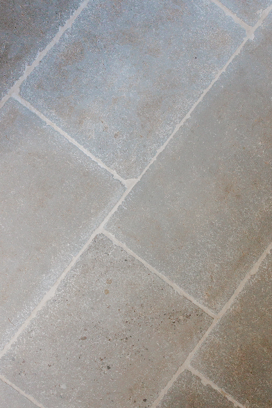 Clermont Gris® Aged Tumbled Limestone Tiles - Image 17