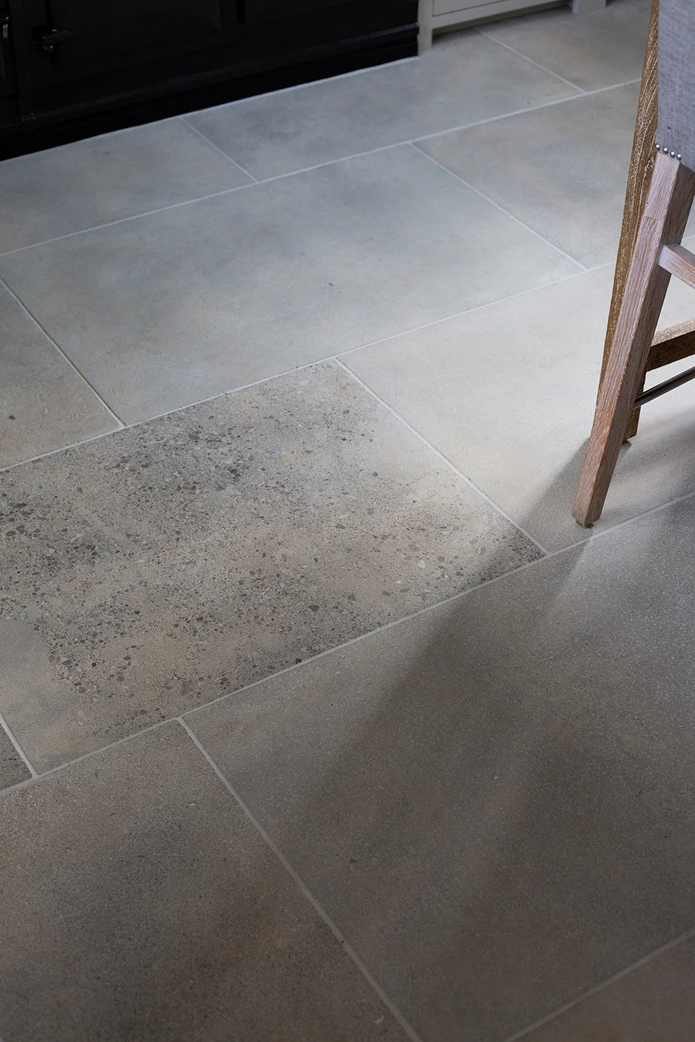 Clermont Gris® Lightly Tumbled Limestone Tiles - Image 3