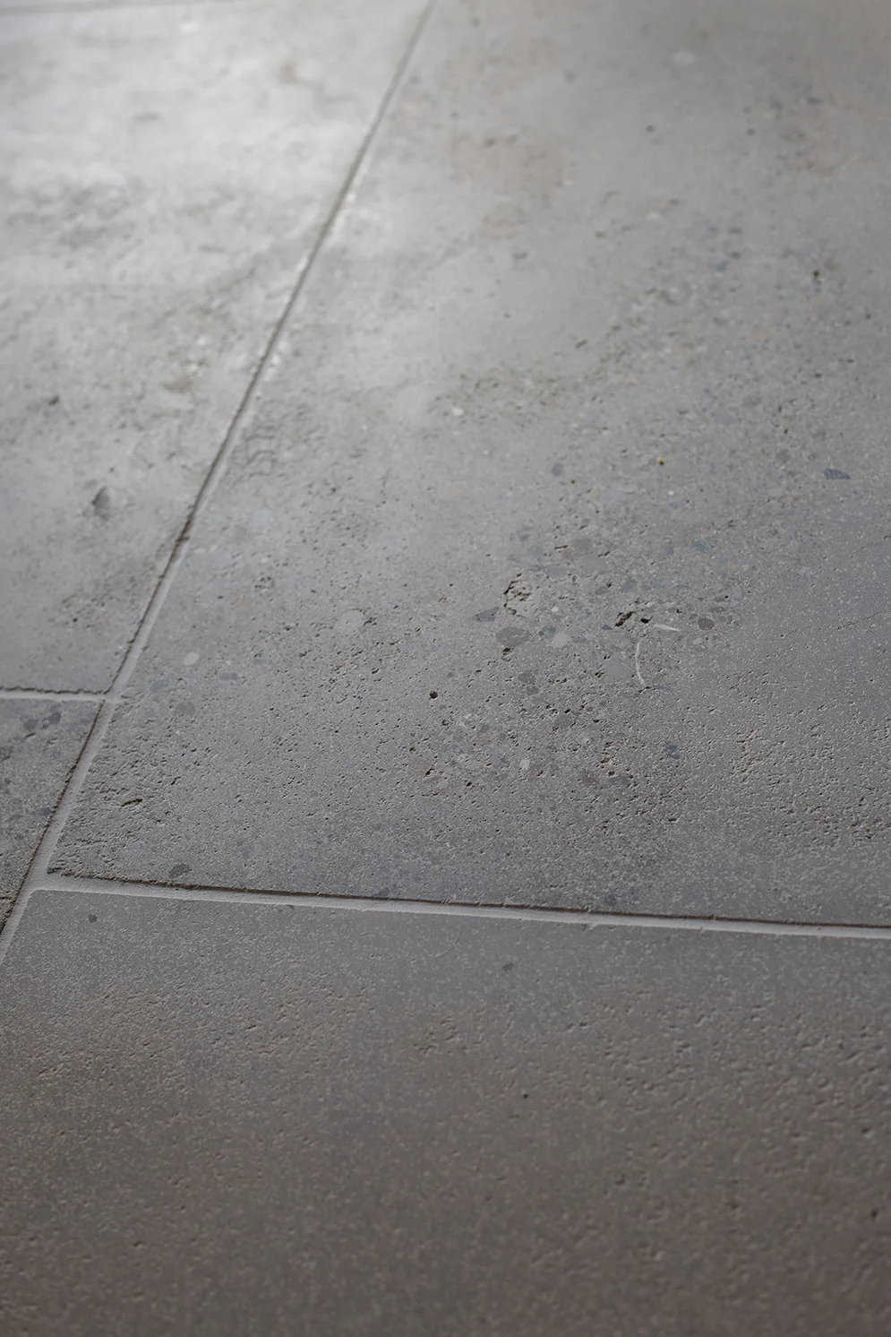 Clermont Gris® Lightly Tumbled Limestone Tiles - Image 6