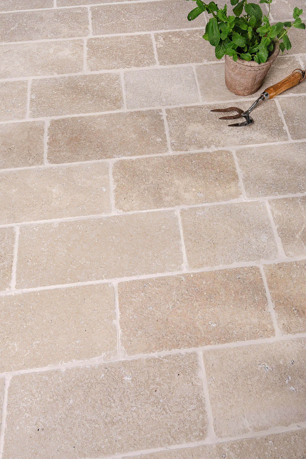 Dijon Seasoned Limestone Cobbles