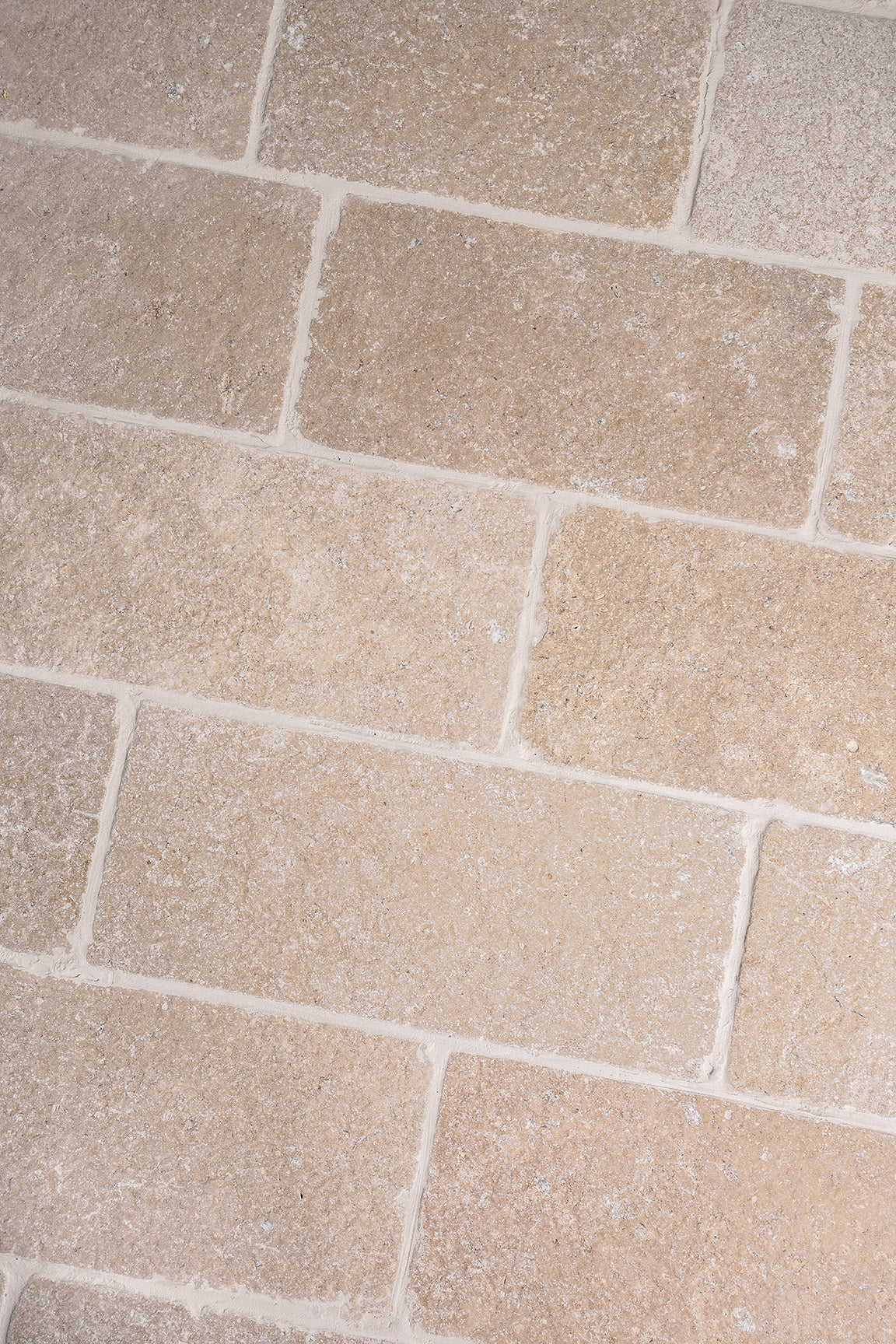 Dijon Seasoned Limestone Cobbles - Image 2