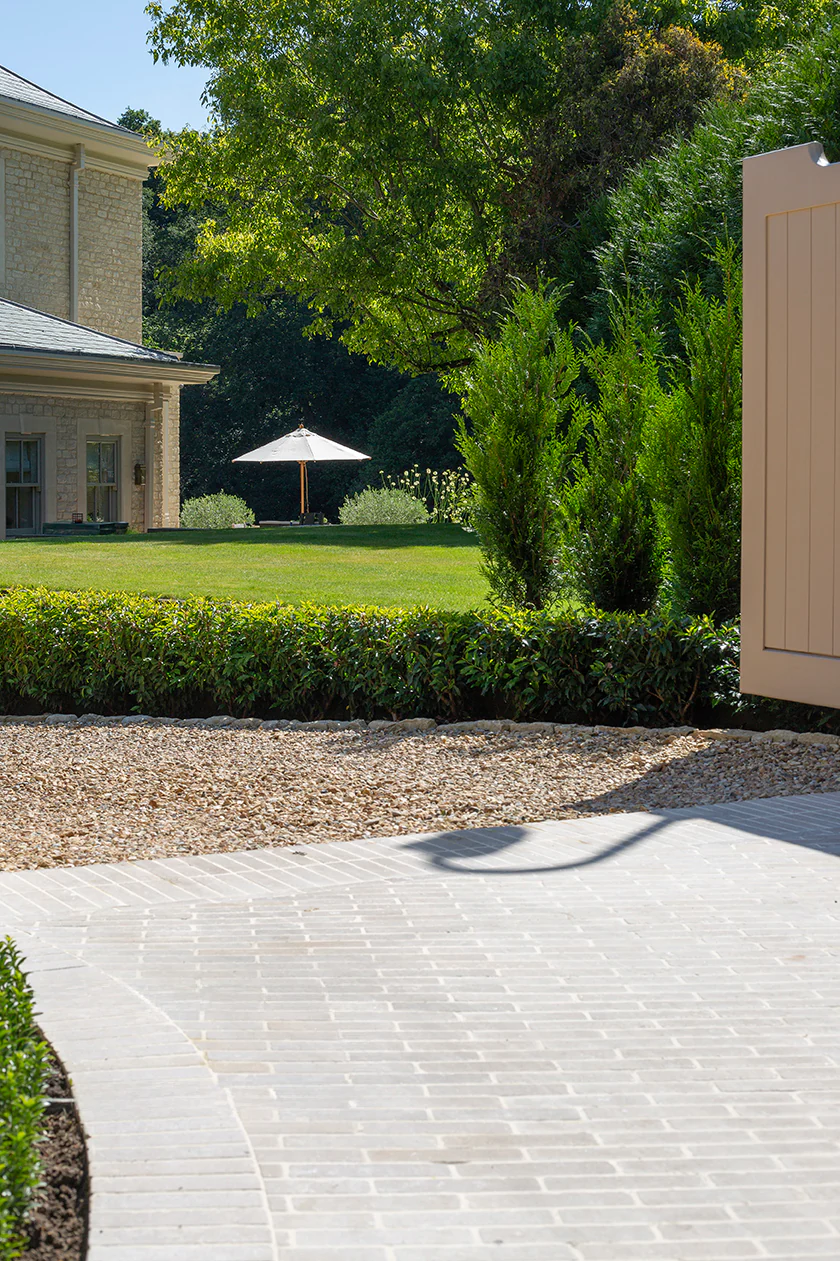 Dijon Tumbled Herringbone Paving Cobbles - Image 6