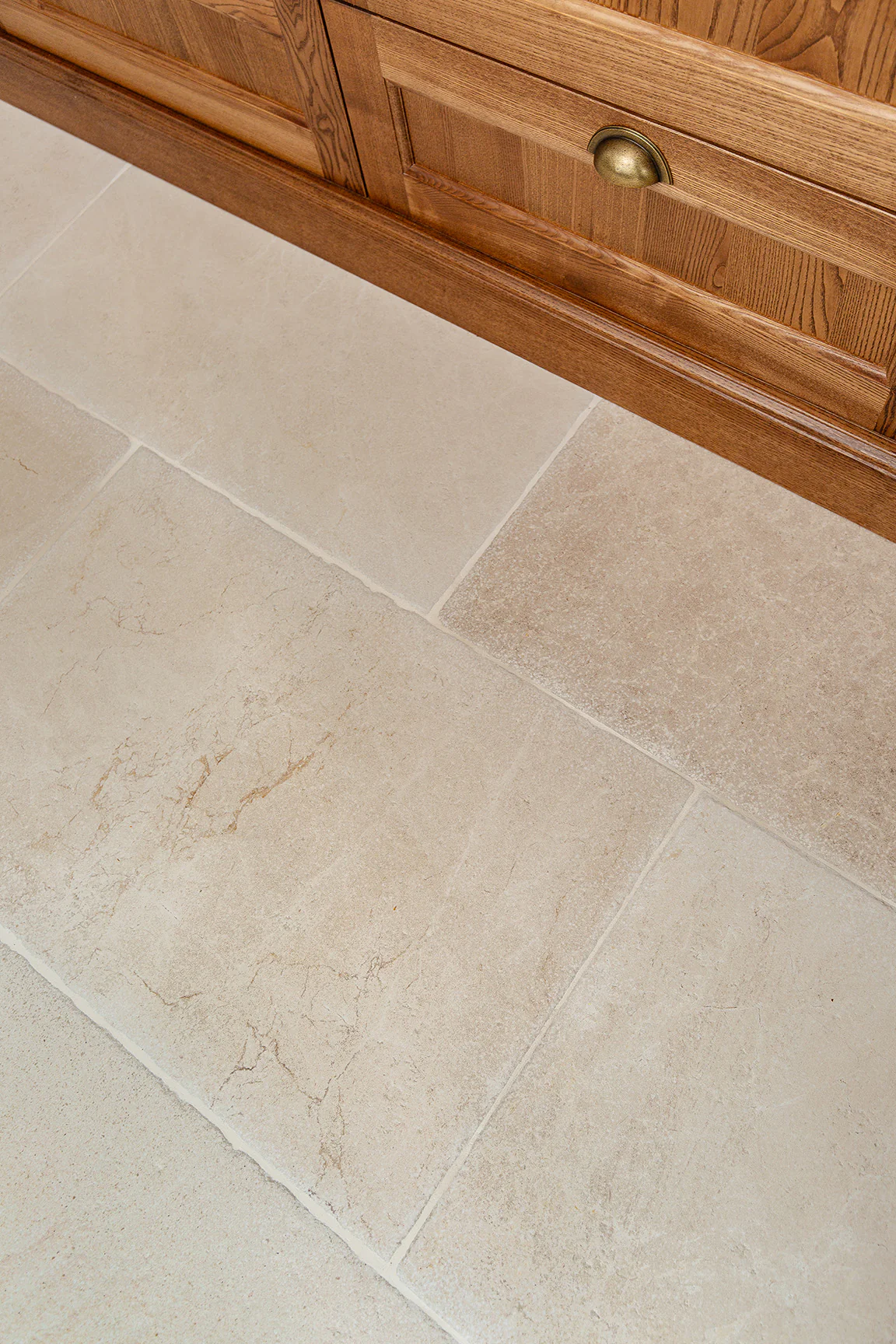 Dorchester Aged White Stone Effect Porcelain Tiles - Image 24