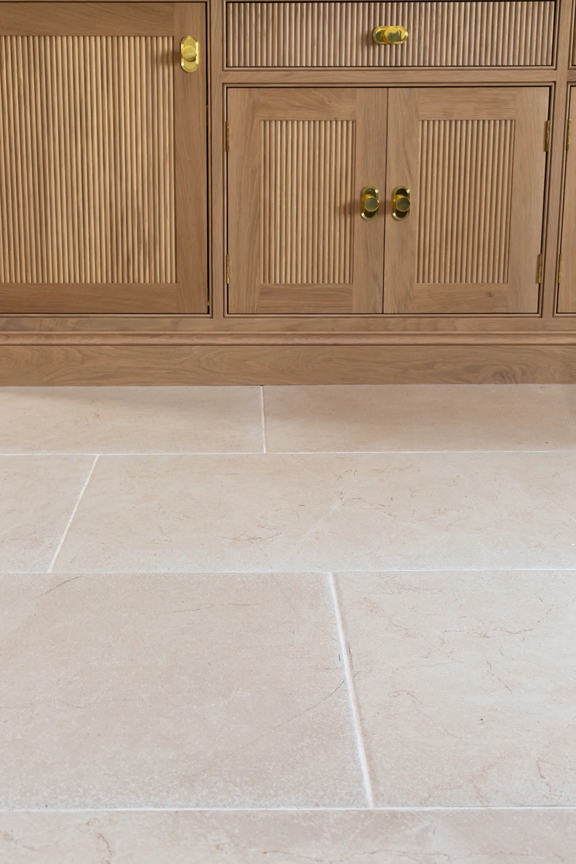 Dorchester Aged White Stone Effect Porcelain Tiles - Image 25
