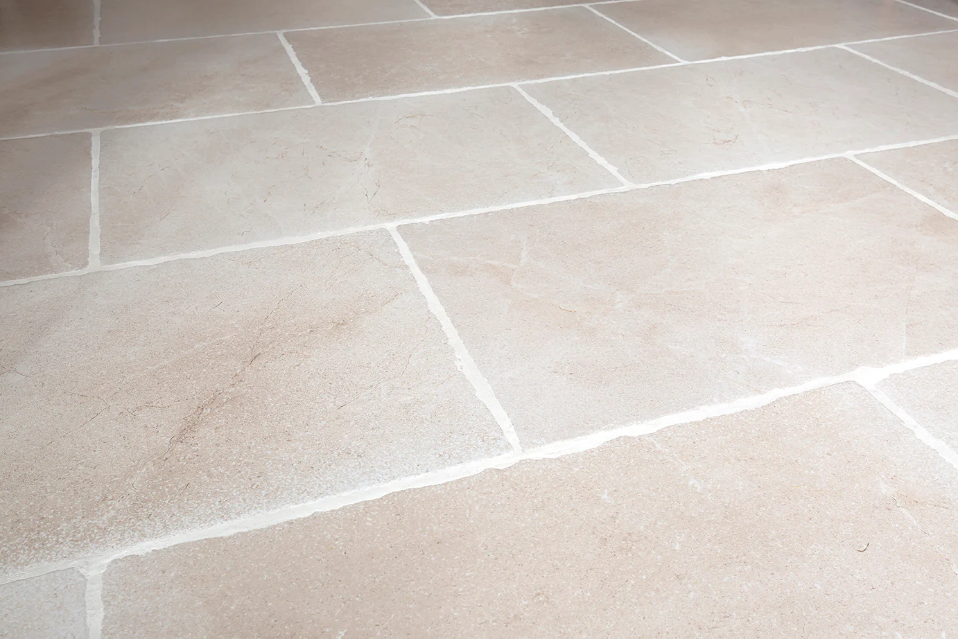 Dorchester Aged White Stone Effect Porcelain Tiles - Image 29