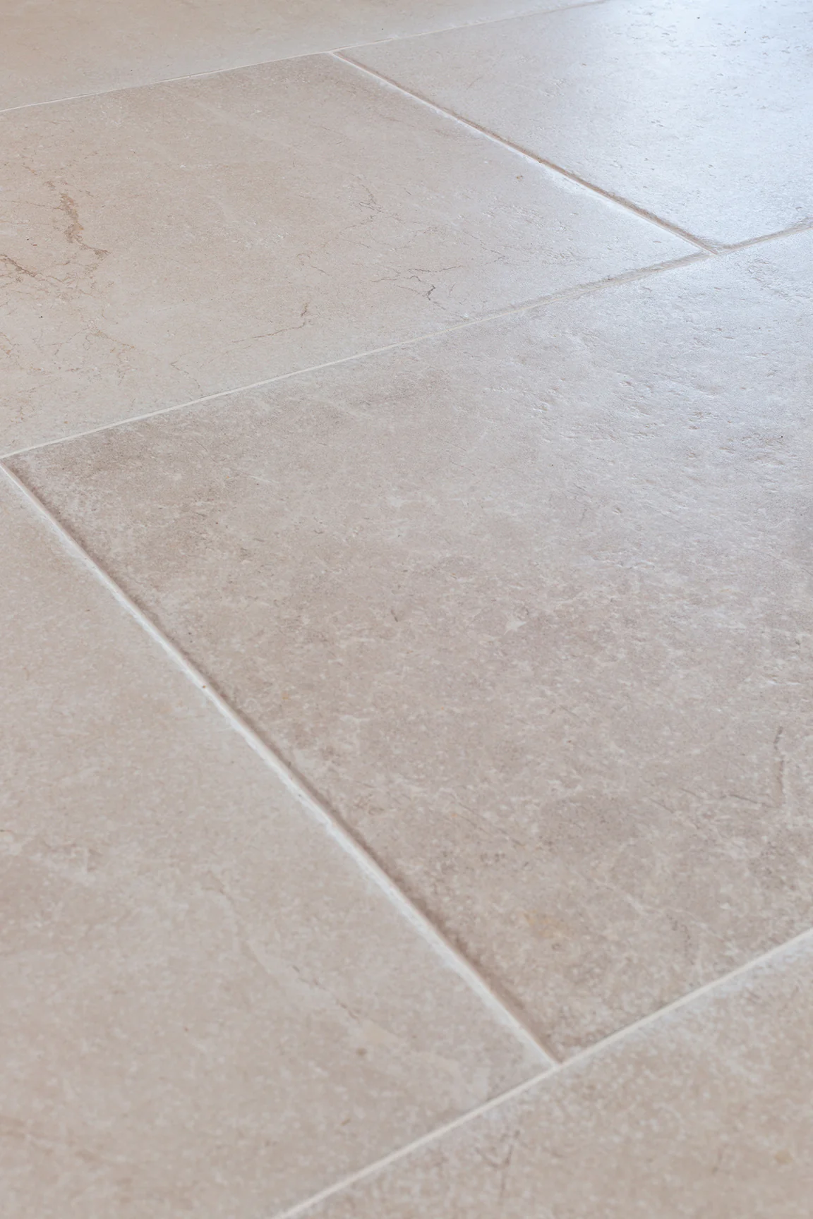 Dorchester Aged White Stone Effect Porcelain Tiles - Image 30