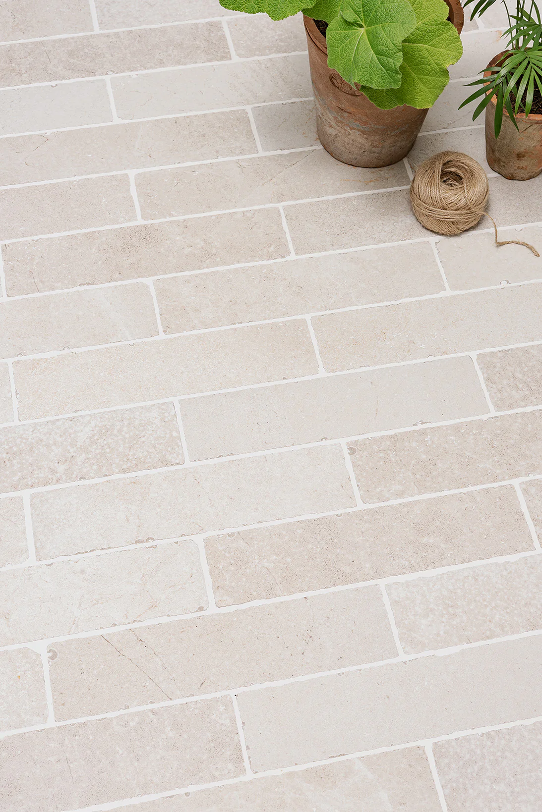 Dorchester Aged White Stone Effect Rustic Edge Herringbone Cobbles - Image 3