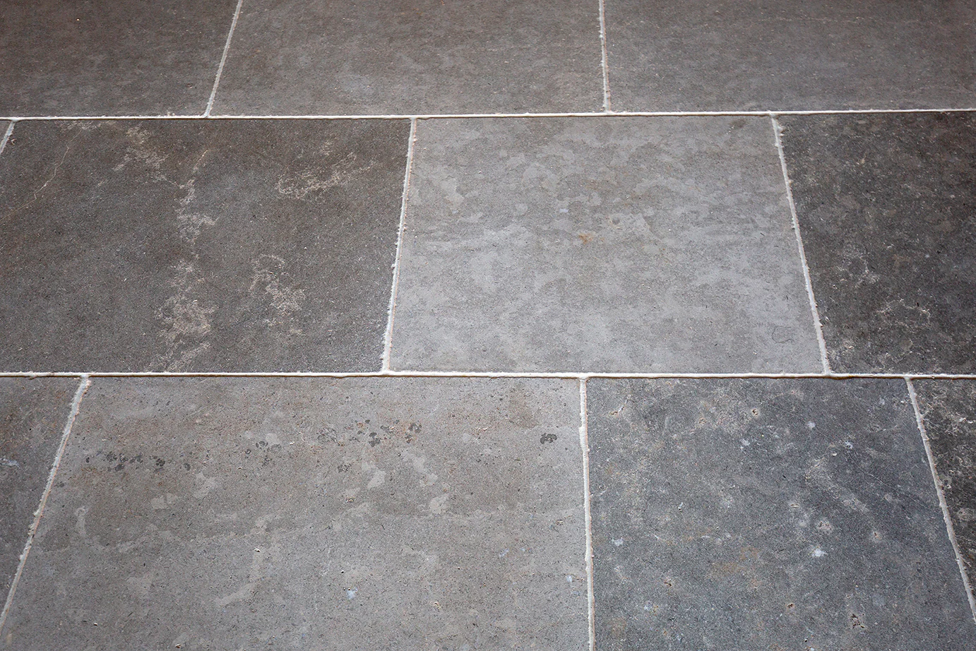 Farrow Blend Tumbled Limestone Paving - Image 3