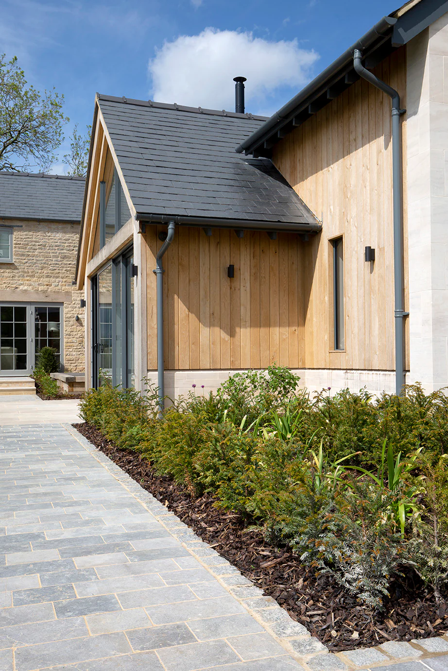 Farrow Grey Tumbled Limestone Cobbles - Image 3