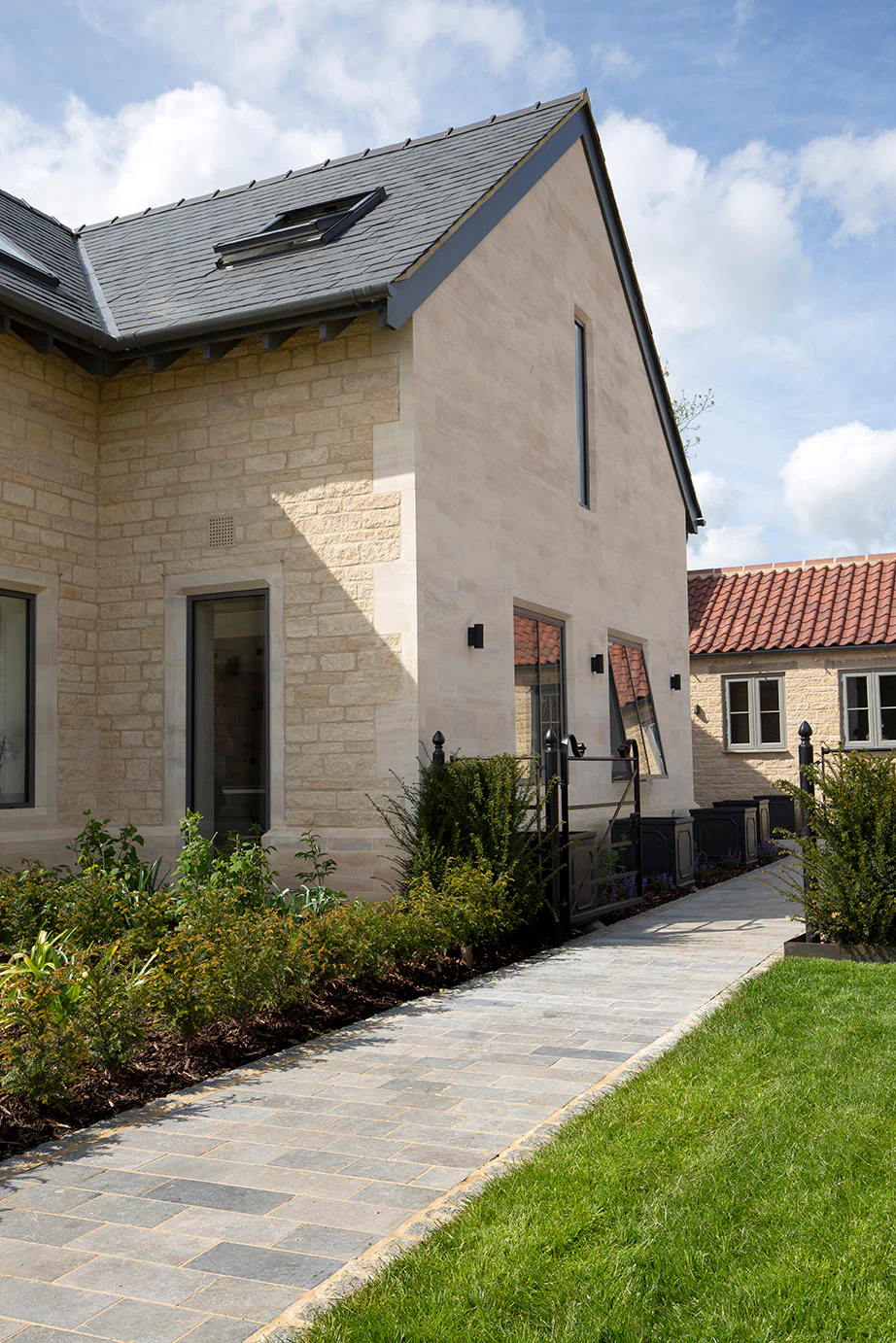Farrow Grey Tumbled Limestone Cobbles - Image 4