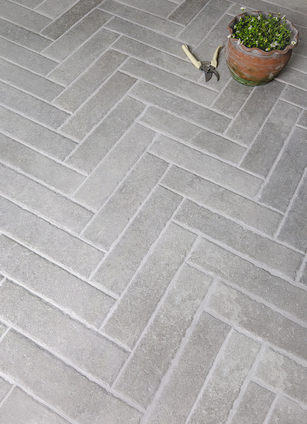 Hambleton Grey Tumbled Edge Porcelain Herringbone Cobbles