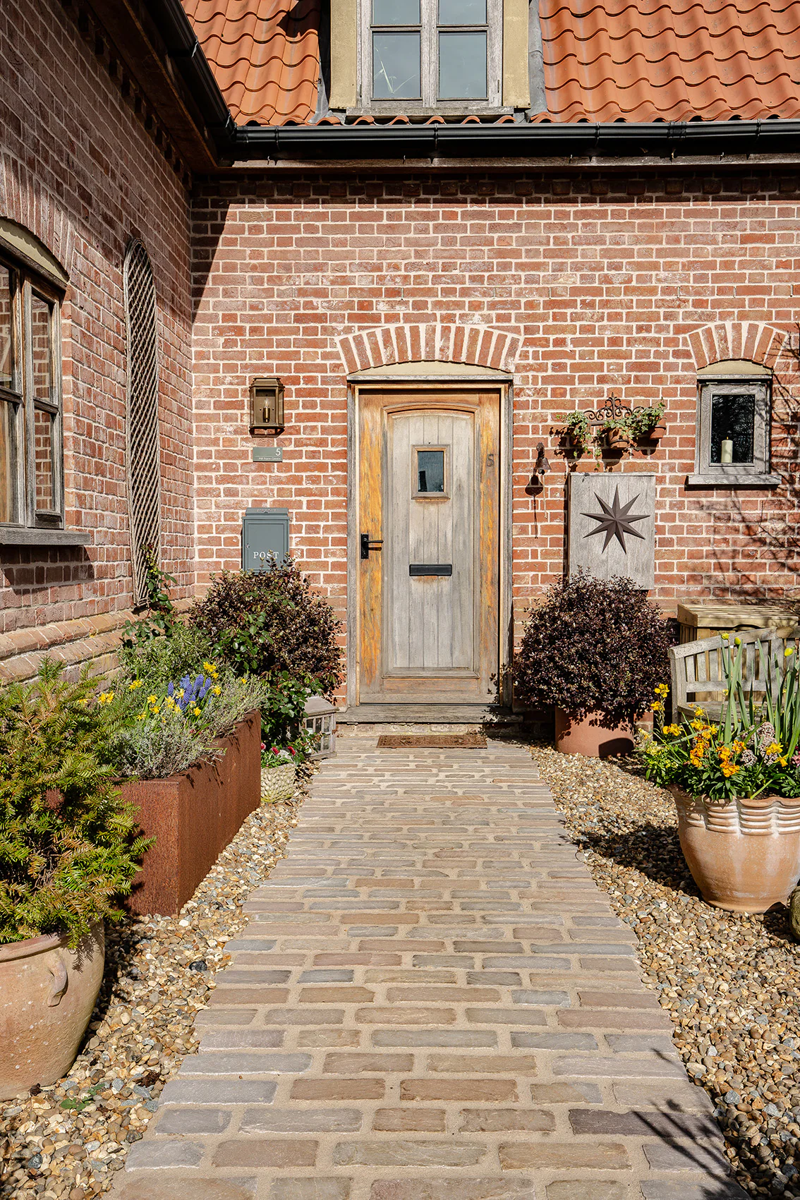 Hempstead Tumbled Sandstone Cobbles - Image 4