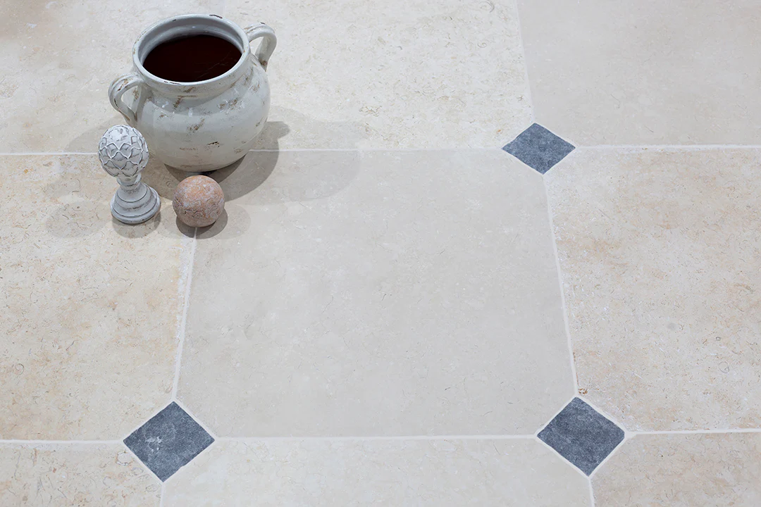 Light Jerusalem Manoir Tumbled Limestone Tiles - Image 3