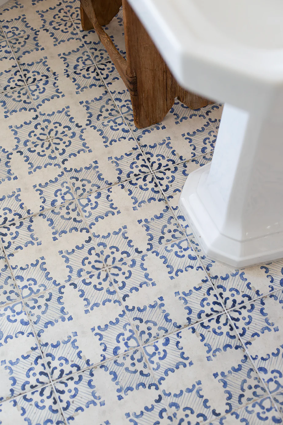 Pamplona Blanco Patterned Porcelain Tiles - Image 12