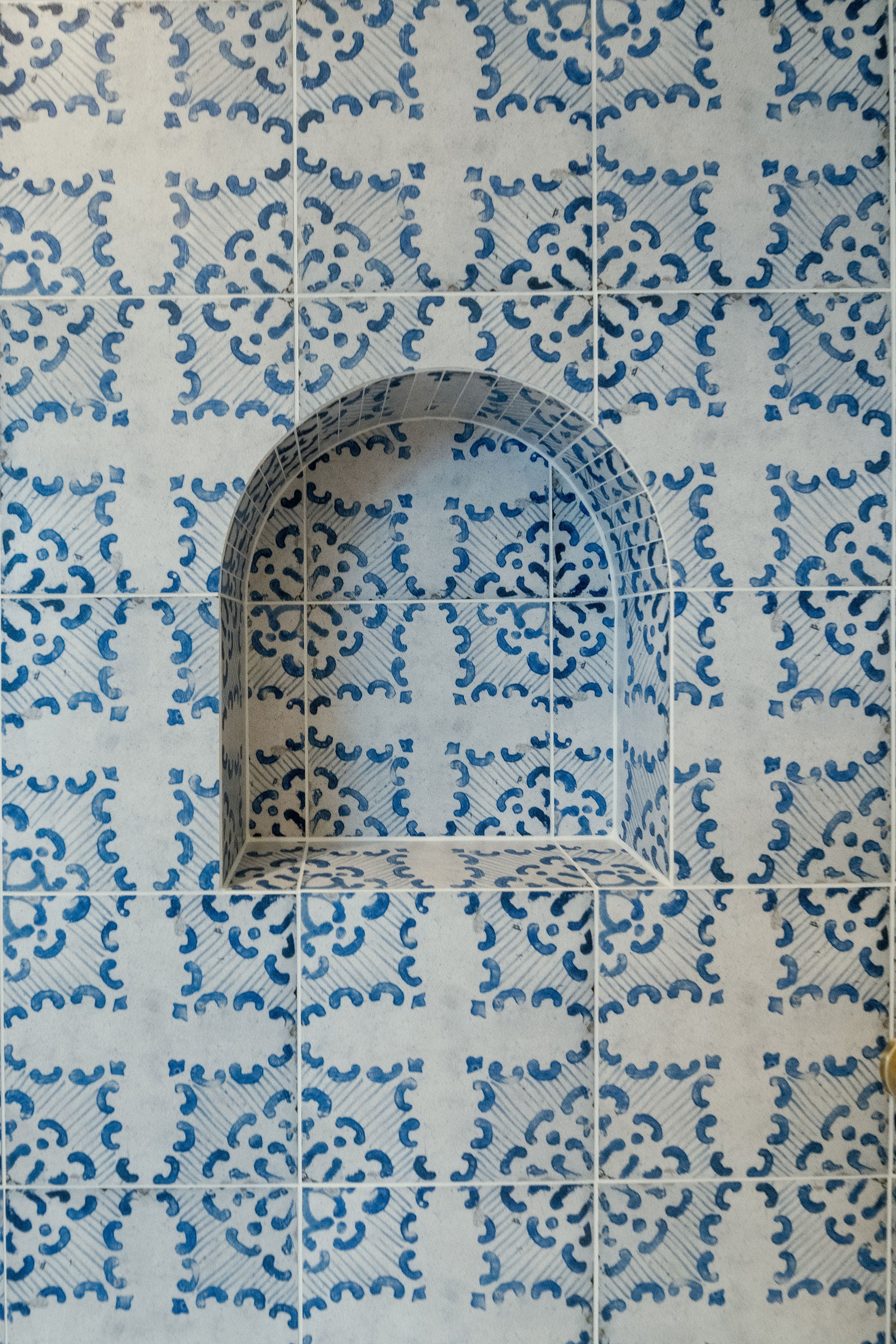 Pamplona Blanco Patterned Porcelain Tiles - Image 13
