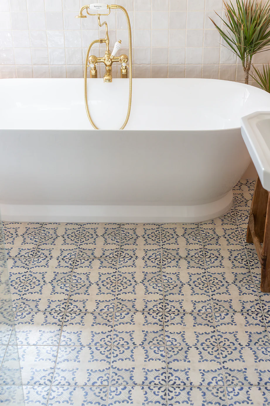 Pamplona Blanco Patterned Porcelain Tiles - Image 4