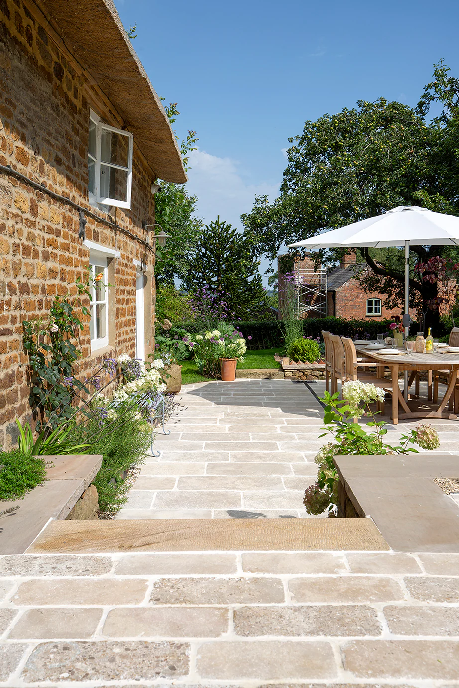 Sorrento® Aged Tumbled Limestone Cobbles - Image 4