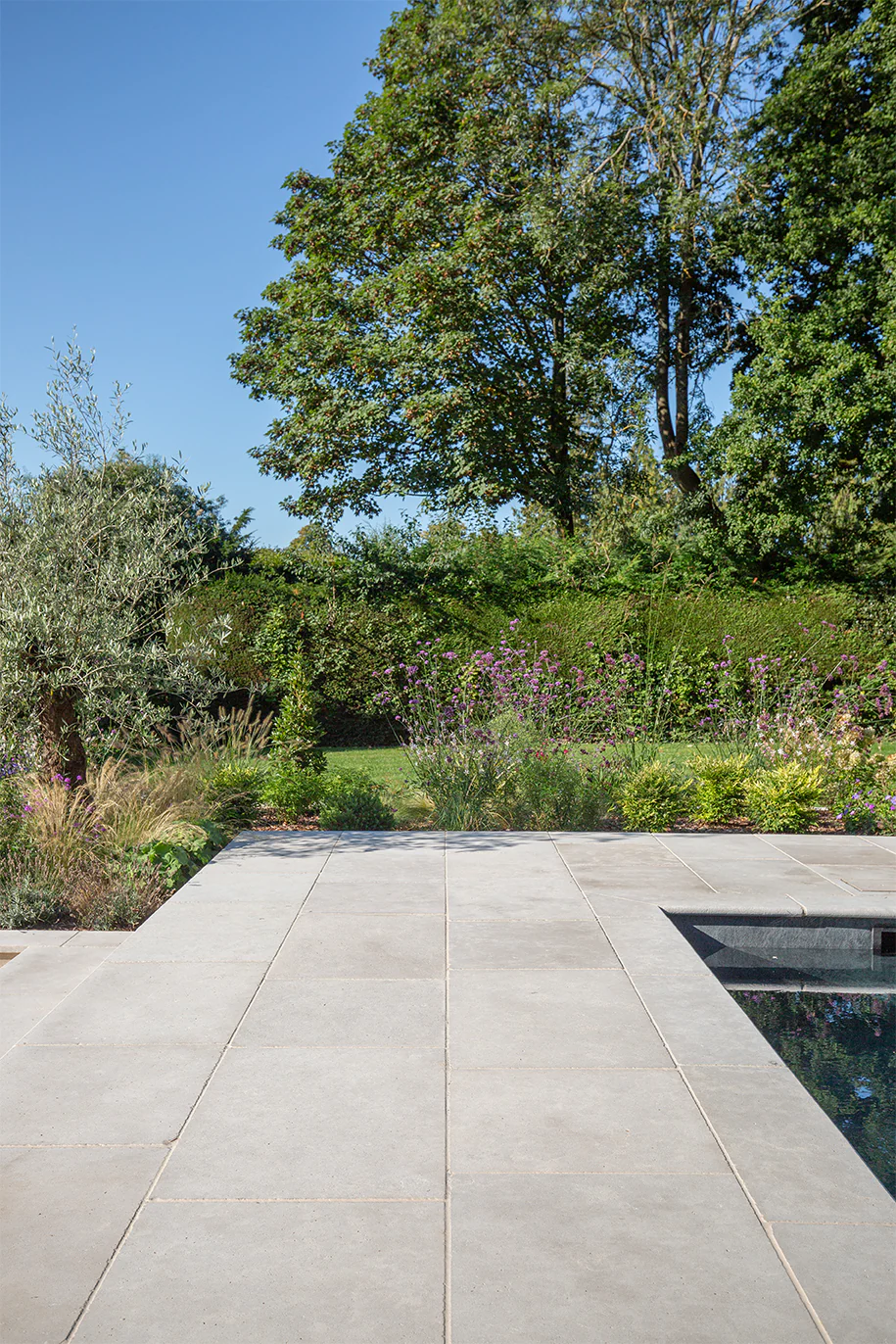 Versailles Softly Aged Limestone Paving - Image 6