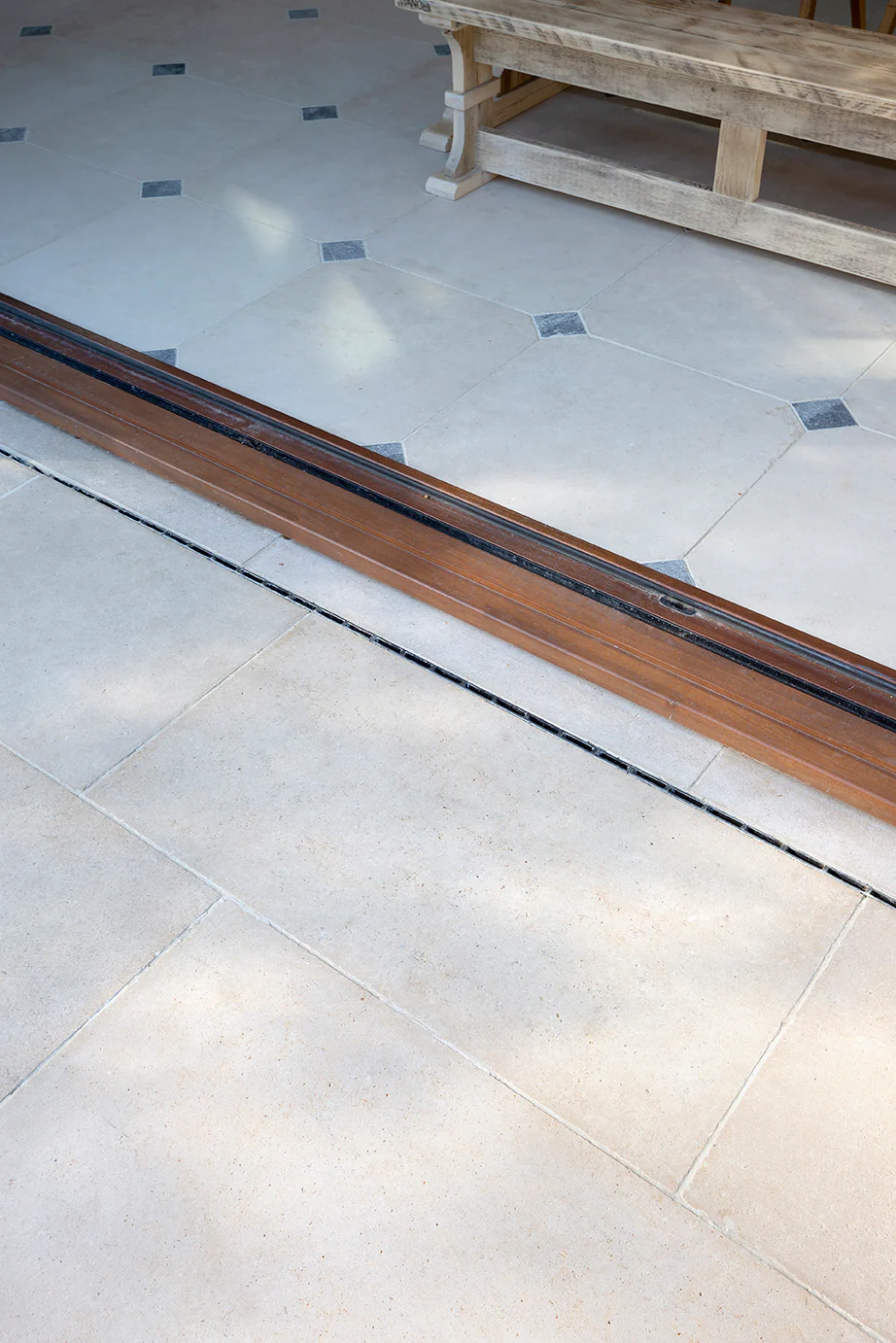Versailles Softly Aged Limestone Paving - Image 8