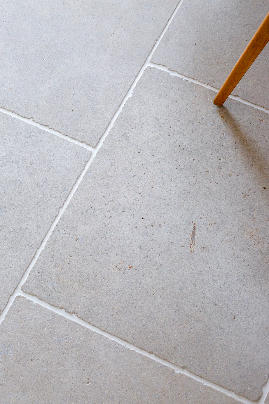 Versailles Softly Aged Limestone Tiles - Image 19